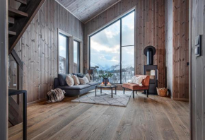 Premium Penthouse near Strandafjellet Ski Resort & Geiranger - Panoramic Mountain Views & Sauna